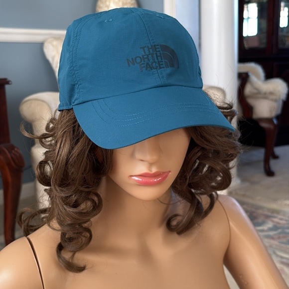Brand New The North Face Adjustable Baseball Cap Horizon Hat Blue Coral Sporty - Picture 3 of 16
